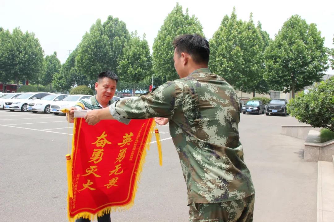 今天，利记sbobetAPP官网要把掌声送给利记sbobetAPP官网专职消防队员们