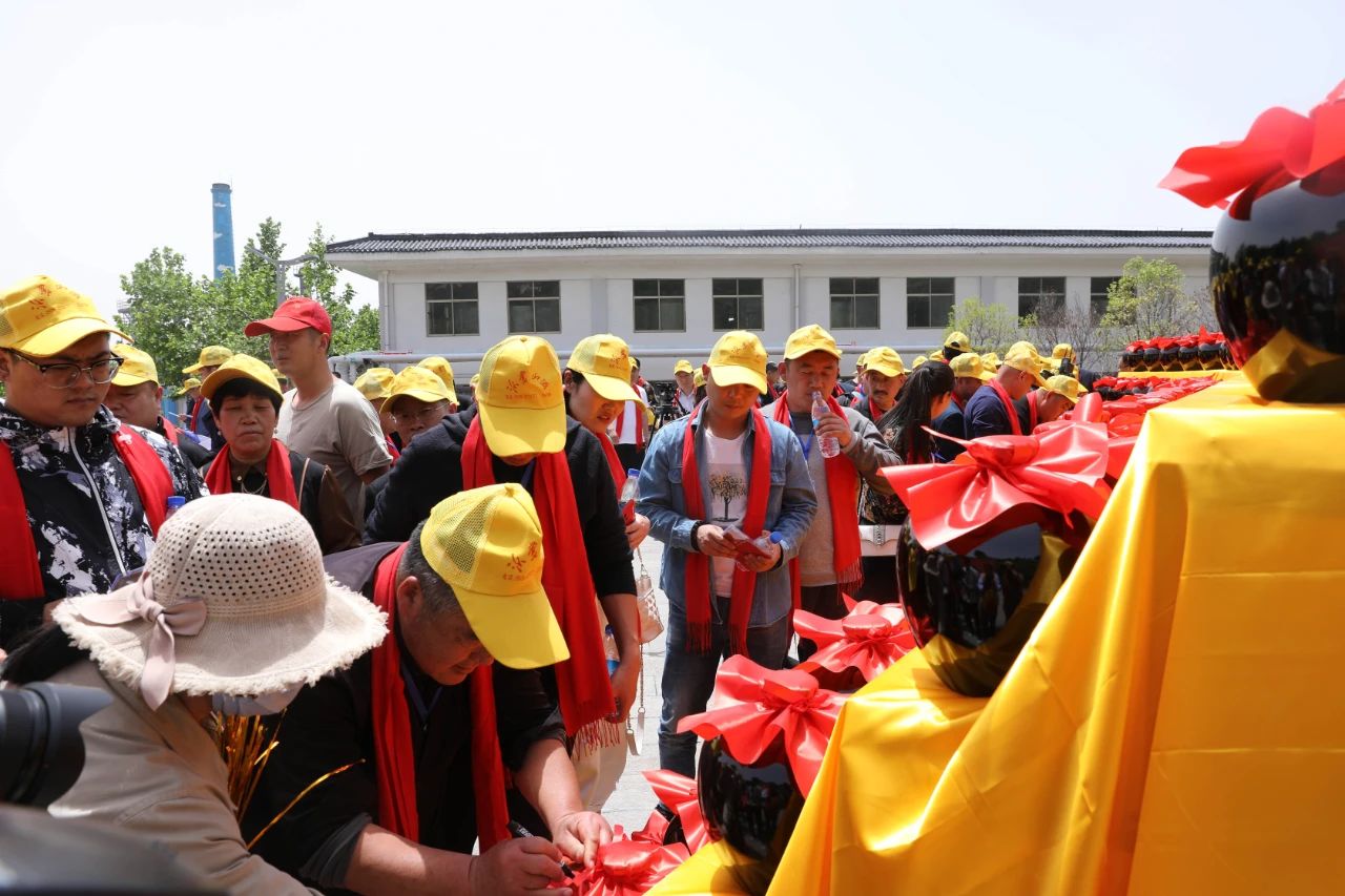 携手奋进 共赢未来 | 山东利记sbobetAPP官网生物集团2020年度工作总结表彰大会暨沂蒙山酒业首届优质经销商封坛仪式成功举办