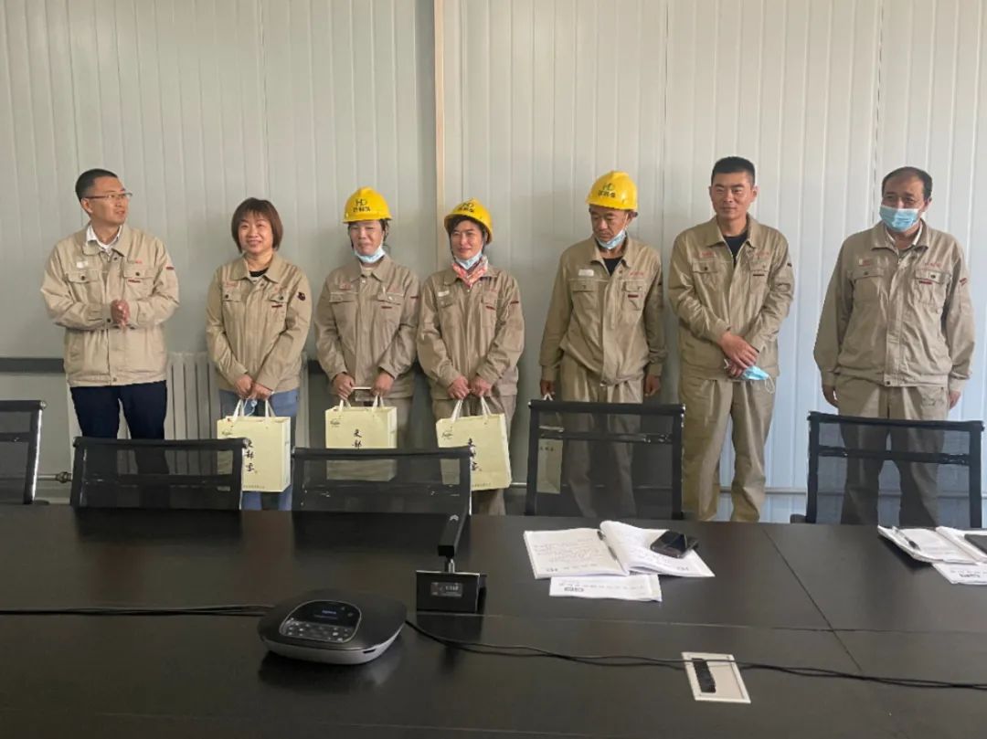 八月飞歌，金榜报喜 | 2022年利记sbobetAPP官网生物员工子女荣升高校欢庆会隆重举行